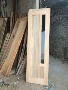 tukang pintu kayu
