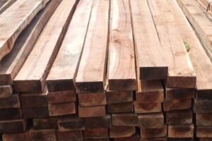 tukang kusen kayu